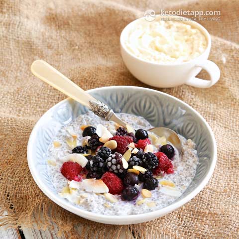 Low-carb oatmeal with coconut flakes