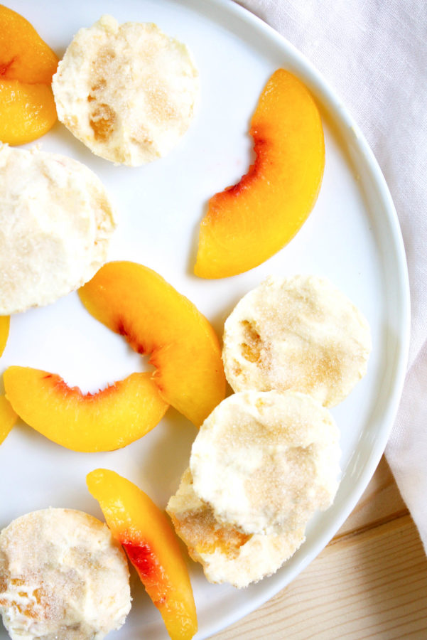 Keto fat bombs: Peaches and cream