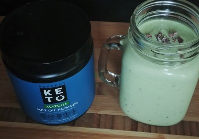 Keto smoothies: mint with MCT oil