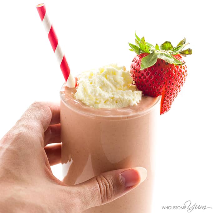 Keto smoothies: strawberry avocado