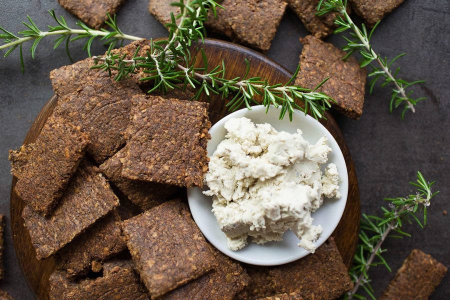 Keto appetizers: rosemary crackers