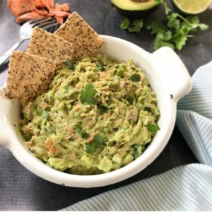 Keto Guacamole with crackers