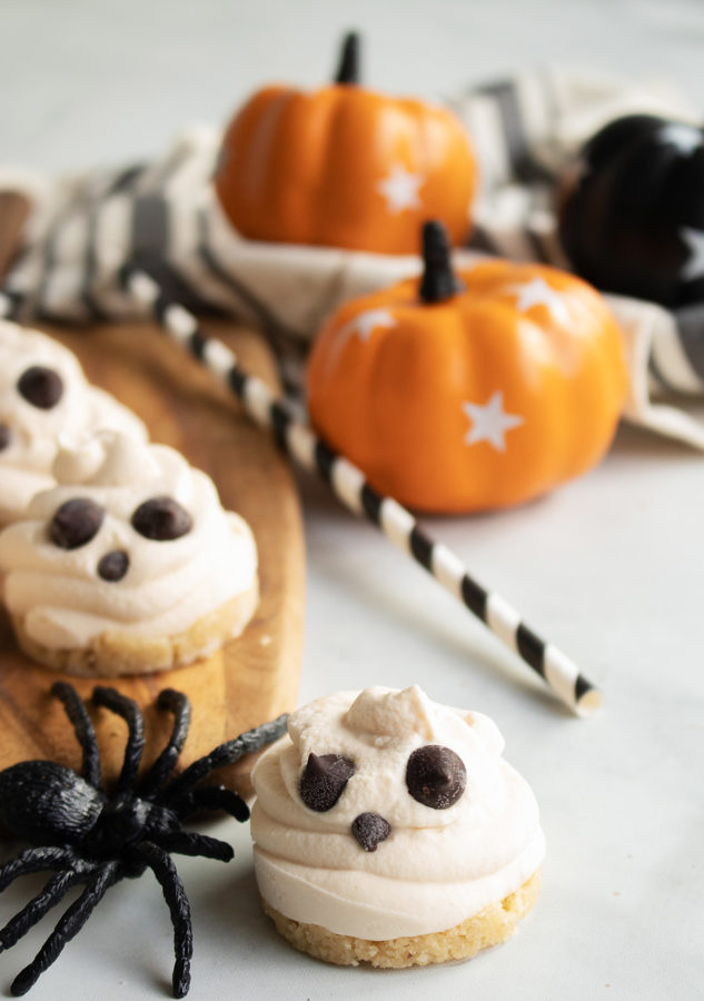 halloween cheesecake ghost bites