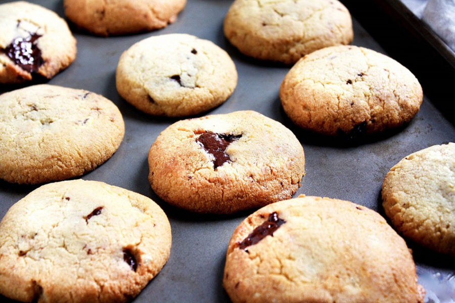 keto chocolate chip cookies