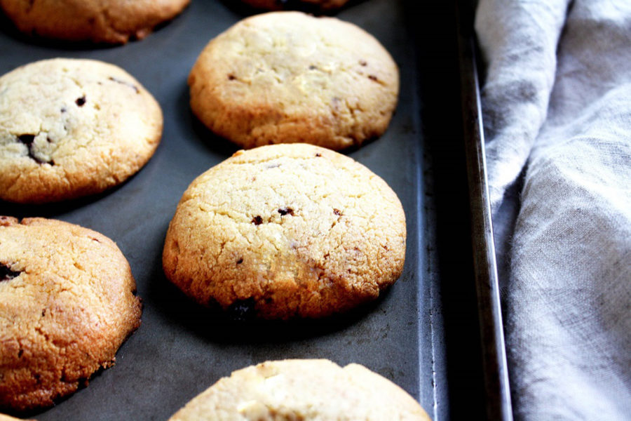 keto chocolate chip cookies