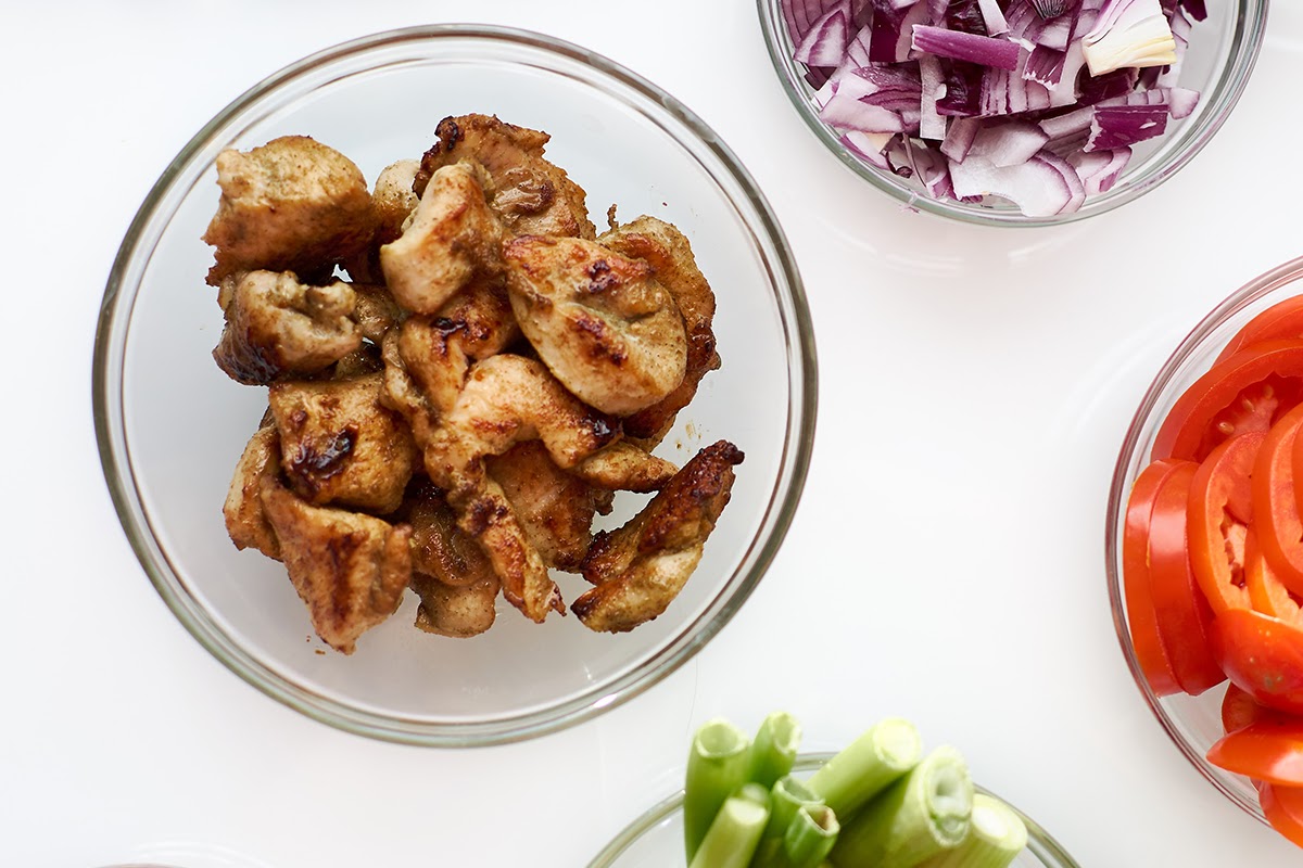 Bowl of chicken and vegetables for your macro meal planner